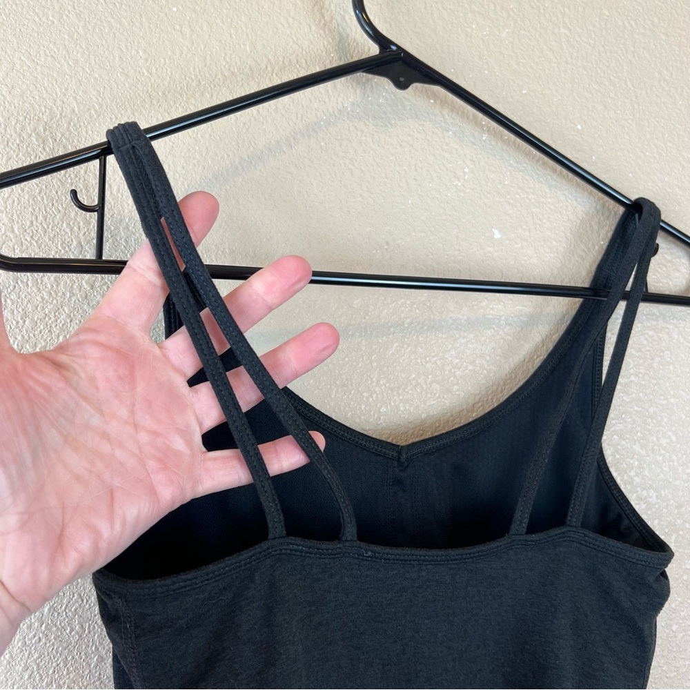 Vuori Halo Performance Crop Tank Heather Black - Picture 10 of 13